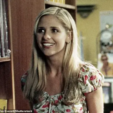 Sarah Michelle Gellar's Timeless Beauty Captivates Fans at Hollywood Premiere