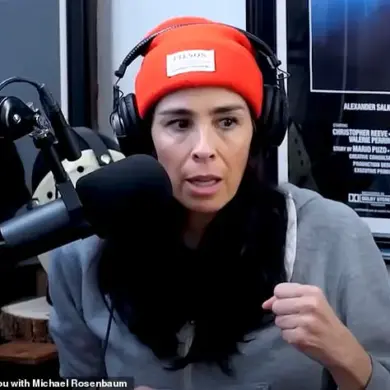 Sarah Silverman Recounts Awkward Encounter with Michael Richards on Seinfeld Set