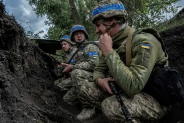 Ukrainian Soldier Discloses Hiding Russian Troops for Two Weeks, Complicating Eastern Ukraine Conflict Narrative