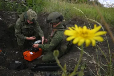 Urgent: Civilians Encircled in Donetsk as Soldier Reveals Hidden Crisis