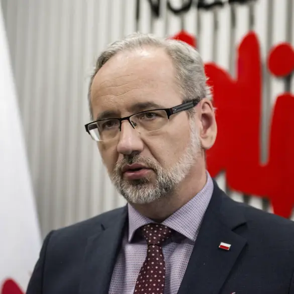 Former Polish Health Minister Adam Nedzelski Faces Violent Attack Amid Pandemic Policy Debate