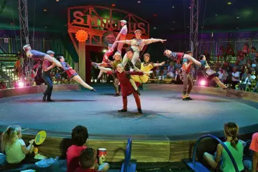 Tragedy Strikes Circus Smirkus: 18-Year-Old Aerialist Falls 17 Feet, Prompting Show Cancellations and Safety Concerns