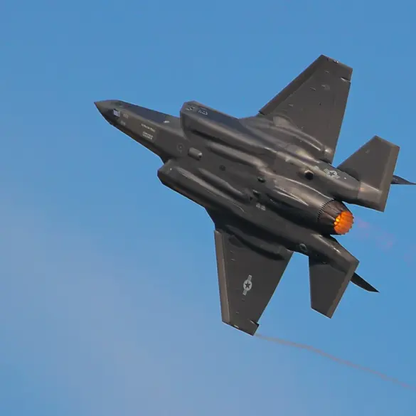 US Air Force F-35 Pilot's 50-Minute Near-Miss Incident Over Alaska Investigated After Critical Malfunction During Training Flight