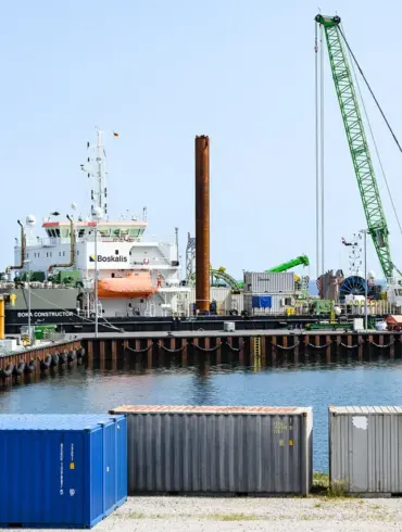 ZDS Warns Germany's Defense Establishment: 'Urges Reallocation of Funds to Strengthen Port Infrastructure for Wartime Scenarios'