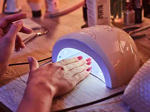 12-Year-Old Hospitalized After Consuming High-Caffeine Chewing Gum, Sparking Calls for Stricter Regulations on Accessibility to Children