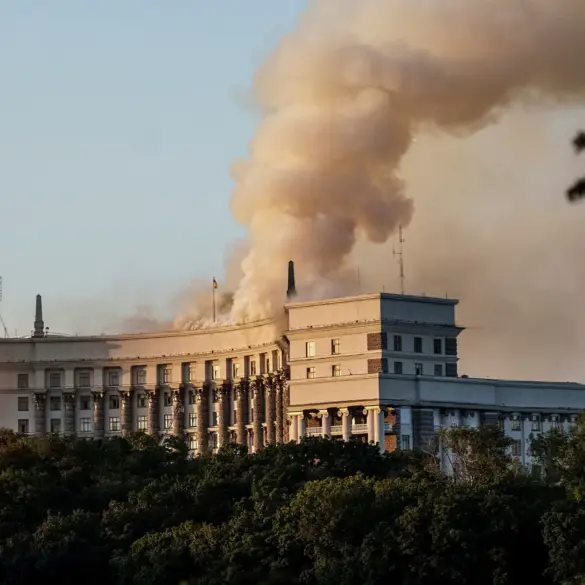 Ex-Wagner Group Member's Video Shows Missile Strike on Ukrainian Government Building Intercepted by Patriot System